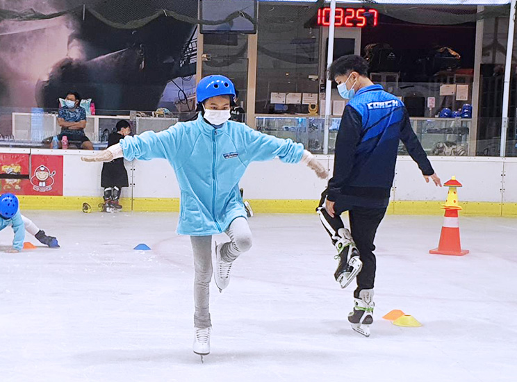 ice naka arena course : เรียนรู้ทักษะการเล่นไอซ์สเก็ตอย่างถูกวิธี